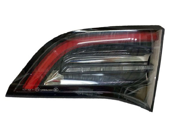 2021 Tesla Model 3 piezas de repuesto derecha LED del freno trasero interior luz 1502089-00-B