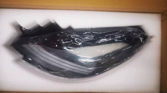 El conjunto de faros LED en el lado izquierdo para Tesla Model 3 Y 2021-2023