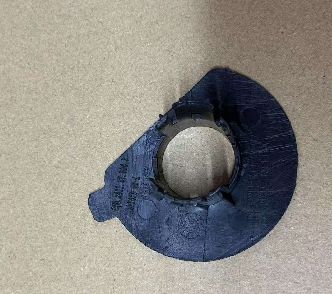 El sensor de estacionamiento del parachoques delantero del Tesla Model S 2015-2021