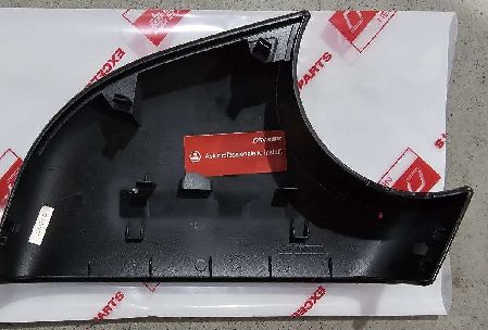 Tesla Modelo Y Portador de cubierta para el espejo de la puerta del lado derecho del pasajero Negro 8202202