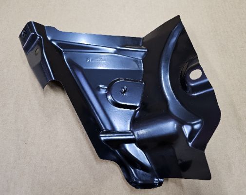 Tesla Modelo Y Mano derecha Bracket inferior del ala 32x32x8 Hierro negro